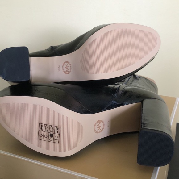 New Michael Kors Black Leather Ankle Boot 10M - Picture 7 of 7